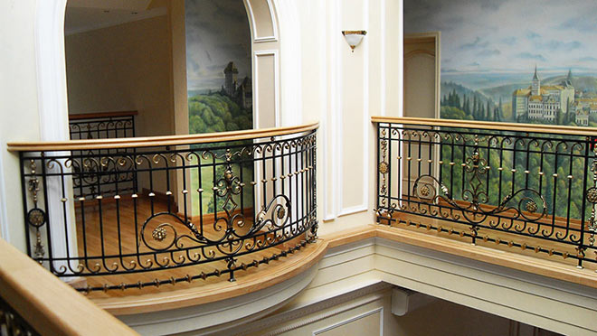 Второй свет, классический круглый кованый балкон