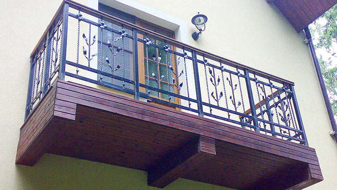 Классический кованый балкон